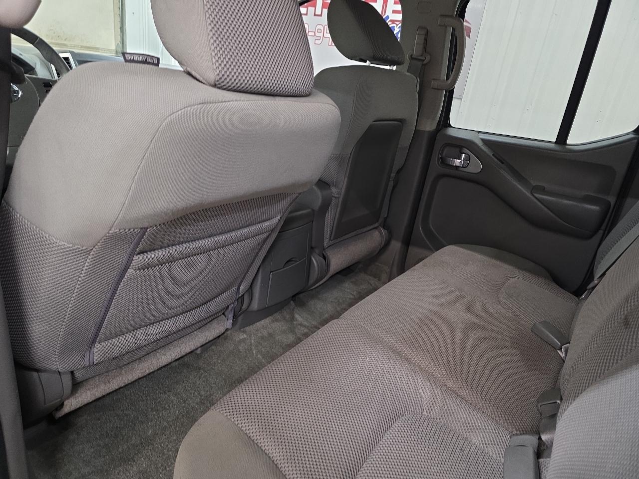 Nissan Frontier 4WD Crew Cab SWB Auto SV 2012