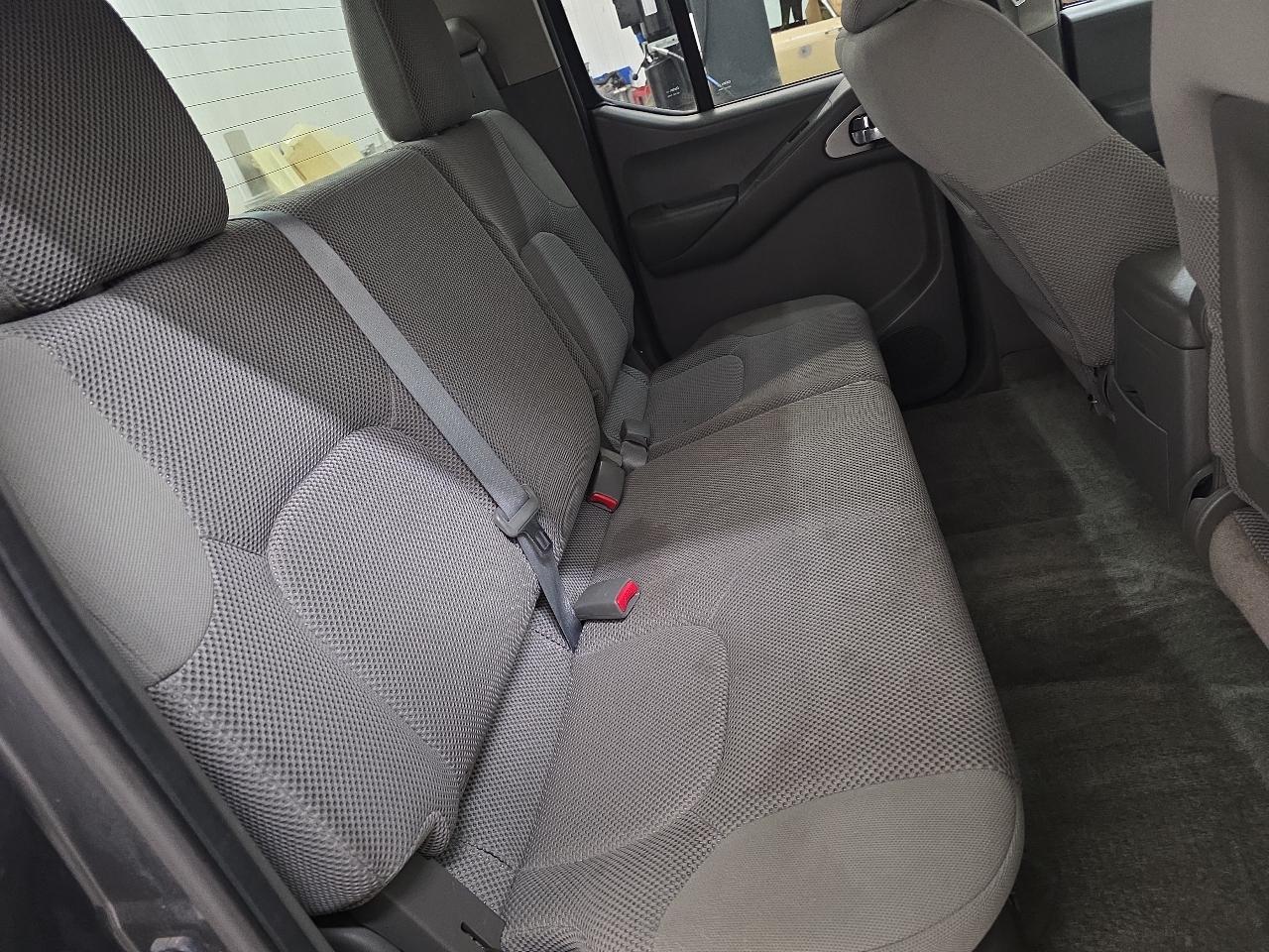 Nissan Frontier 4WD Crew Cab SWB Auto SV 2012