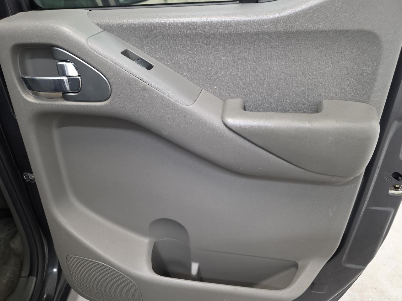 Nissan Frontier 4WD Crew Cab SWB Auto SV 2012