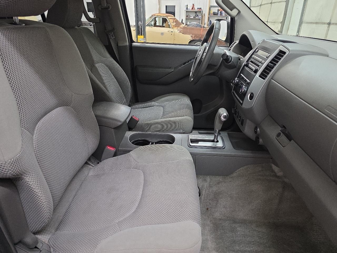 Nissan Frontier 4WD Crew Cab SWB Auto SV 2012