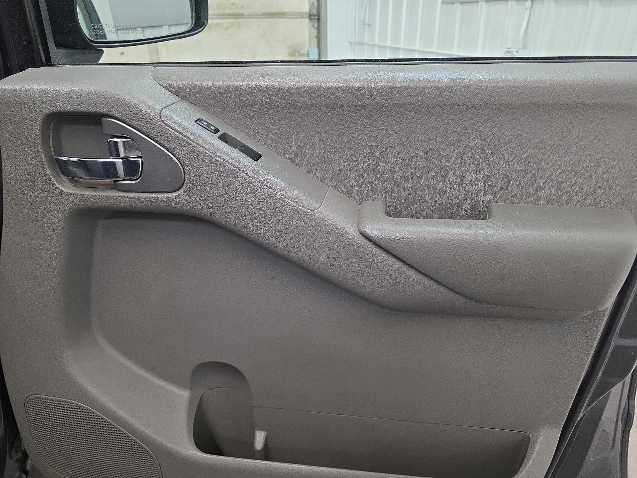 Nissan Frontier 4WD Crew Cab SWB Auto SV 2012