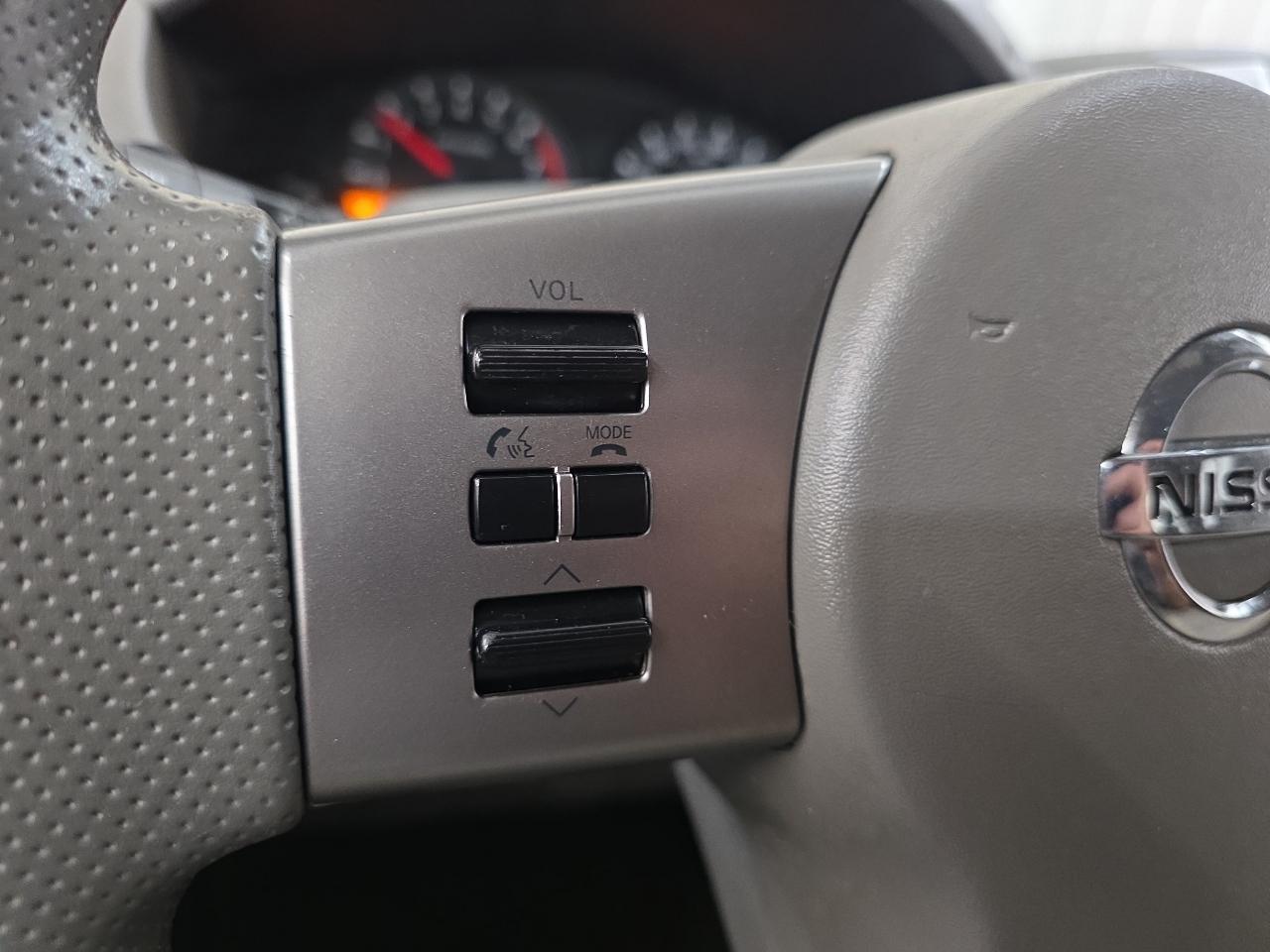 Nissan Frontier 4WD Crew Cab SWB Auto SV 2012