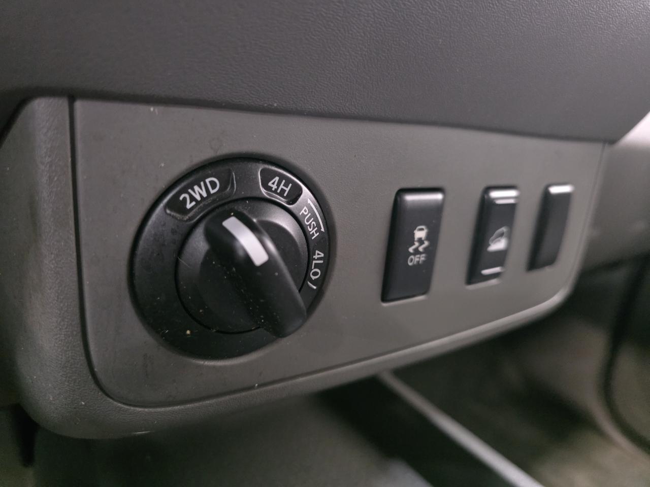 Nissan Frontier 4WD Crew Cab SWB Auto SV 2012