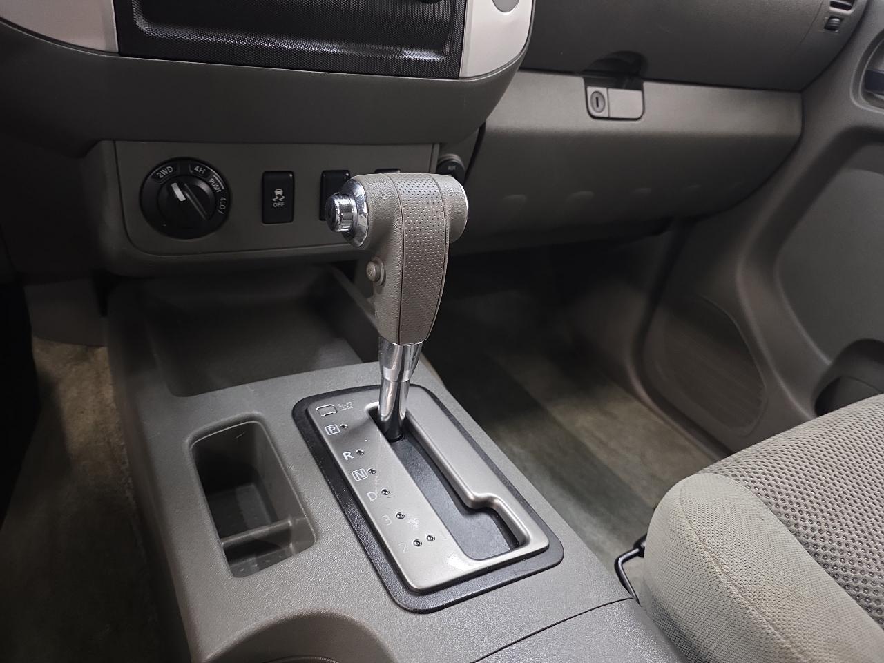 Nissan Frontier 4WD Crew Cab SWB Auto SV 2012