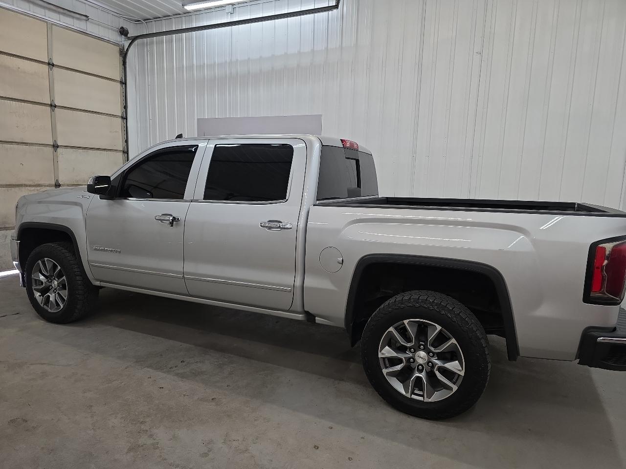 GMC Sierra 1500 4WD Crew Cab 143.5" SLT 2018
