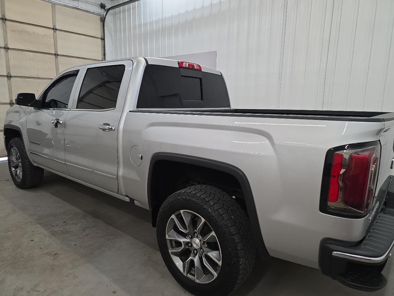 GMC Sierra 1500 4WD Crew Cab 143.5" SLT 2018