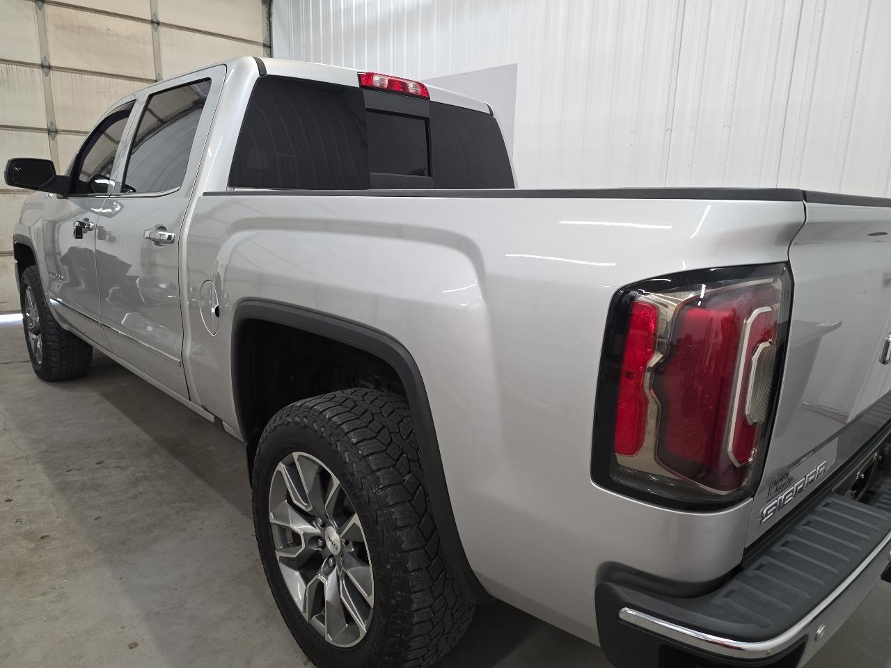 GMC Sierra 1500 4WD Crew Cab 143.5" SLT 2018