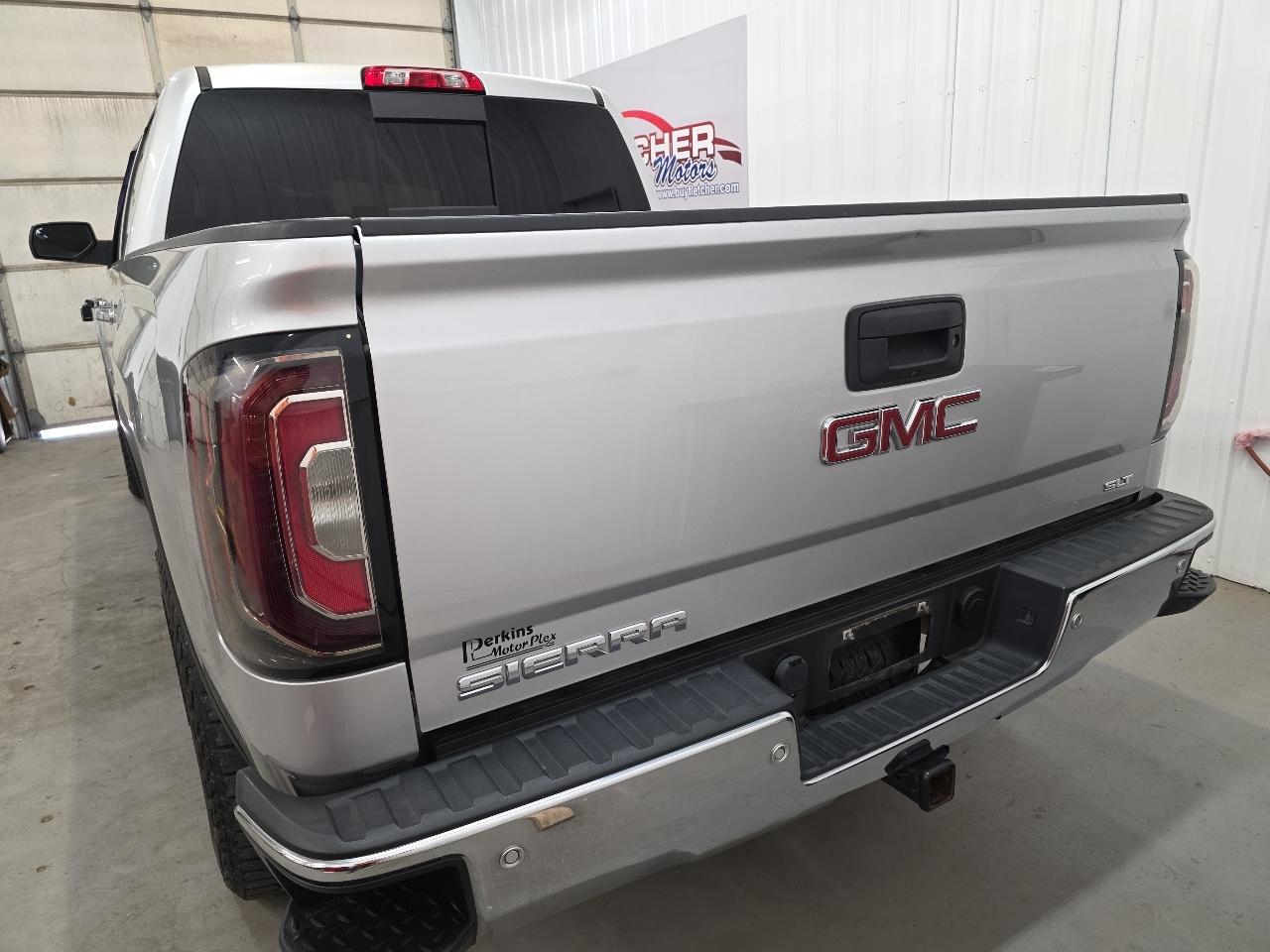 GMC Sierra 1500 4WD Crew Cab 143.5" SLT 2018