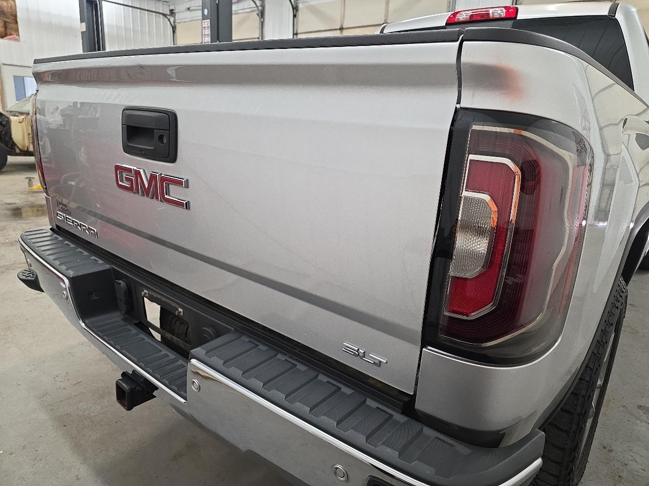 GMC Sierra 1500 4WD Crew Cab 143.5" SLT 2018