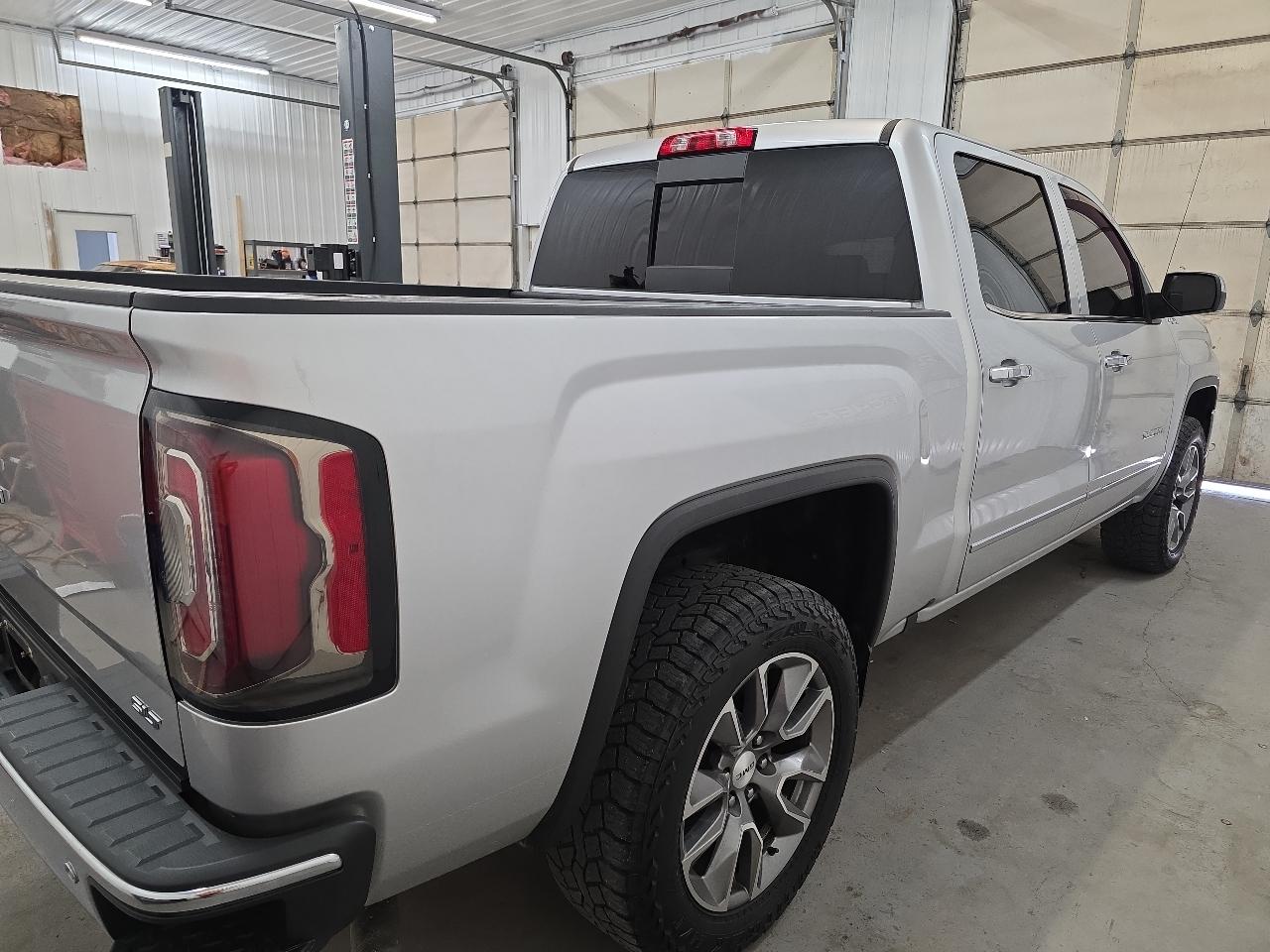 GMC Sierra 1500 4WD Crew Cab 143.5" SLT 2018