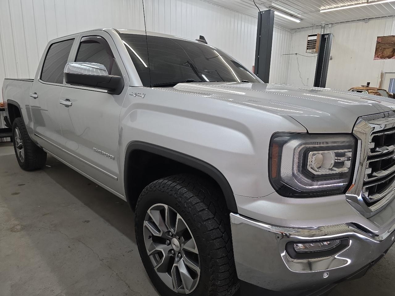 GMC Sierra 1500 4WD Crew Cab 143.5" SLT 2018