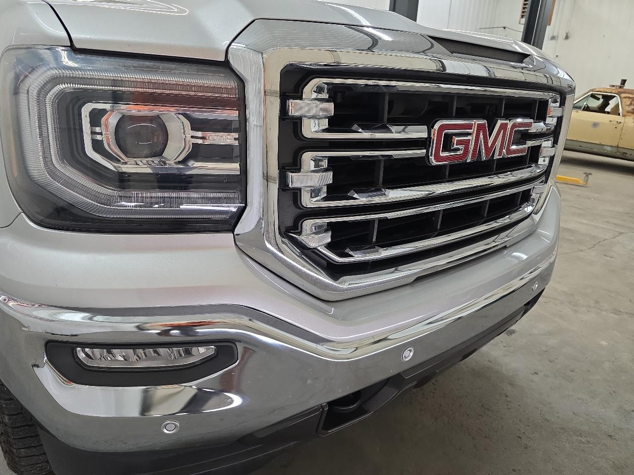 GMC Sierra 1500 4WD Crew Cab 143.5" SLT 2018