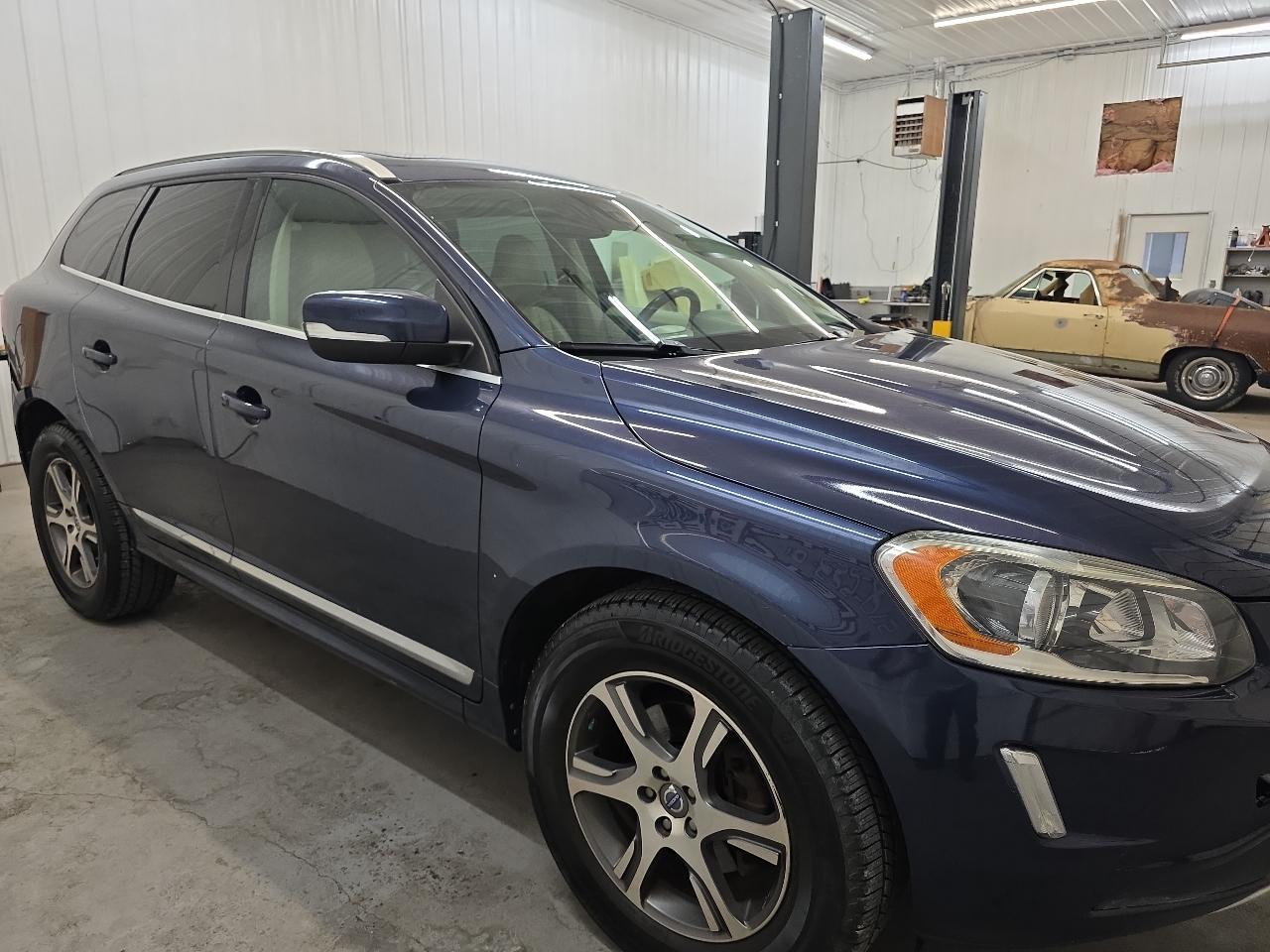 Volvo XC60 2015.5 AWD 4dr T6 2015