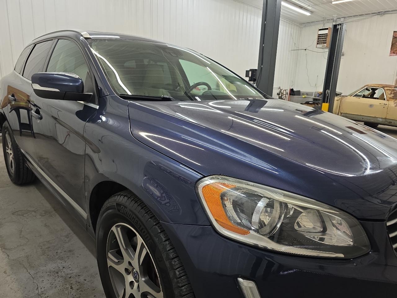 Volvo XC60 2015.5 AWD 4dr T6 2015