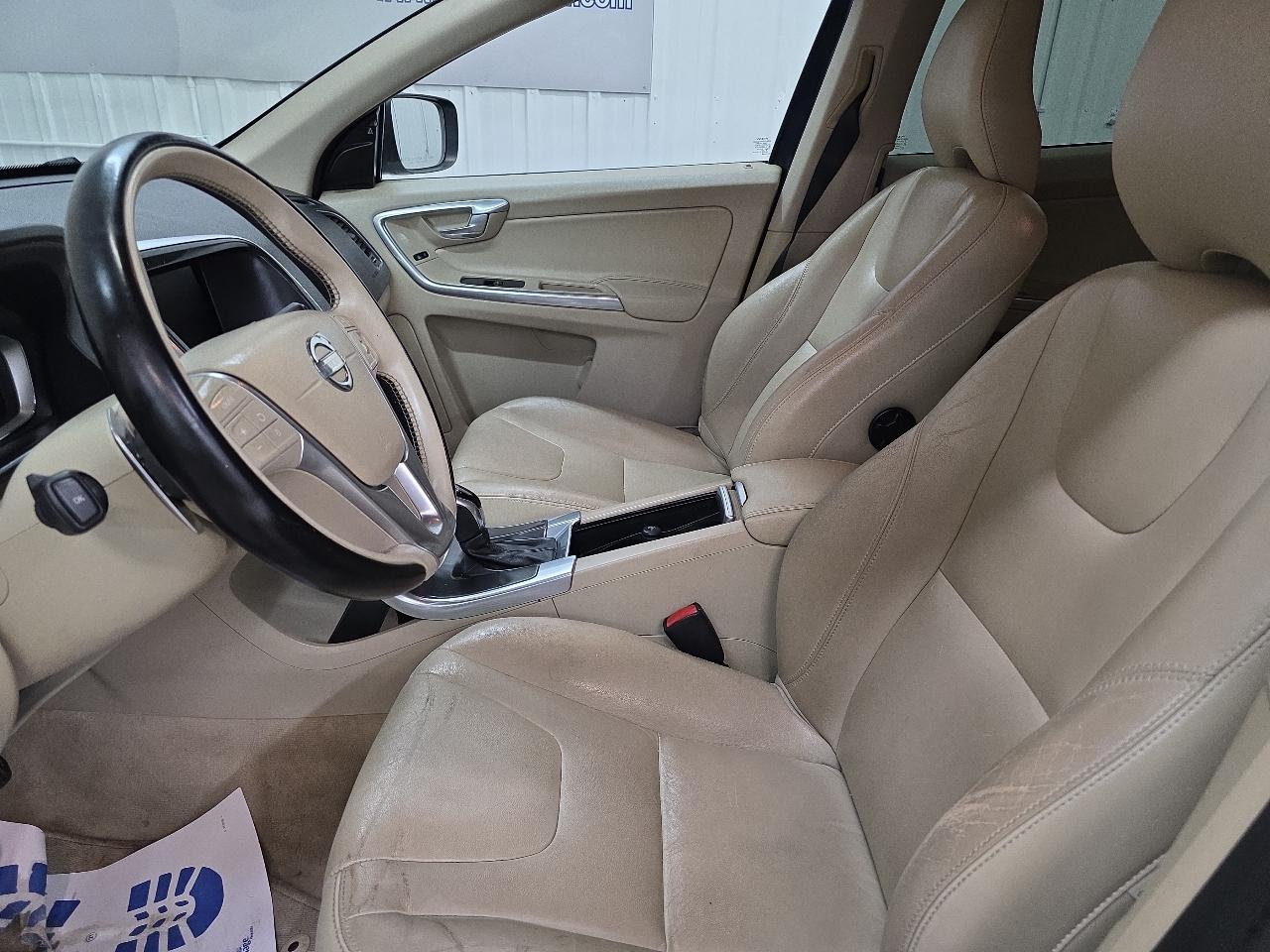 Volvo XC60 2015.5 AWD 4dr T6 2015