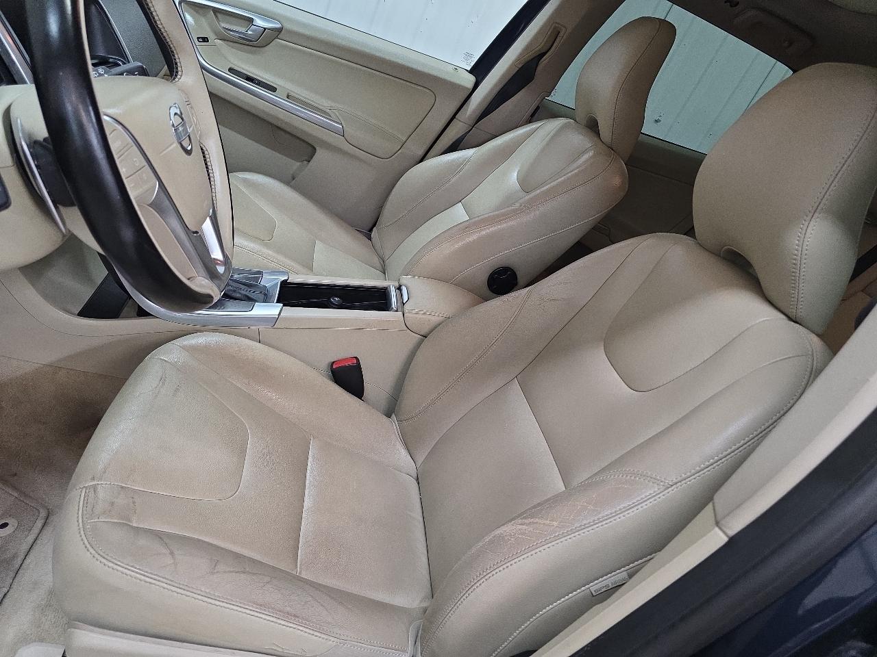 Volvo XC60 2015.5 AWD 4dr T6 2015