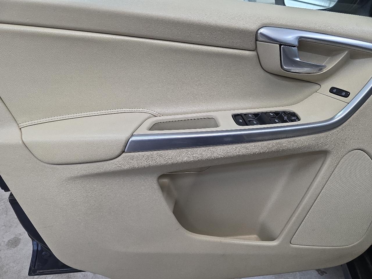 Volvo XC60 2015.5 AWD 4dr T6 2015