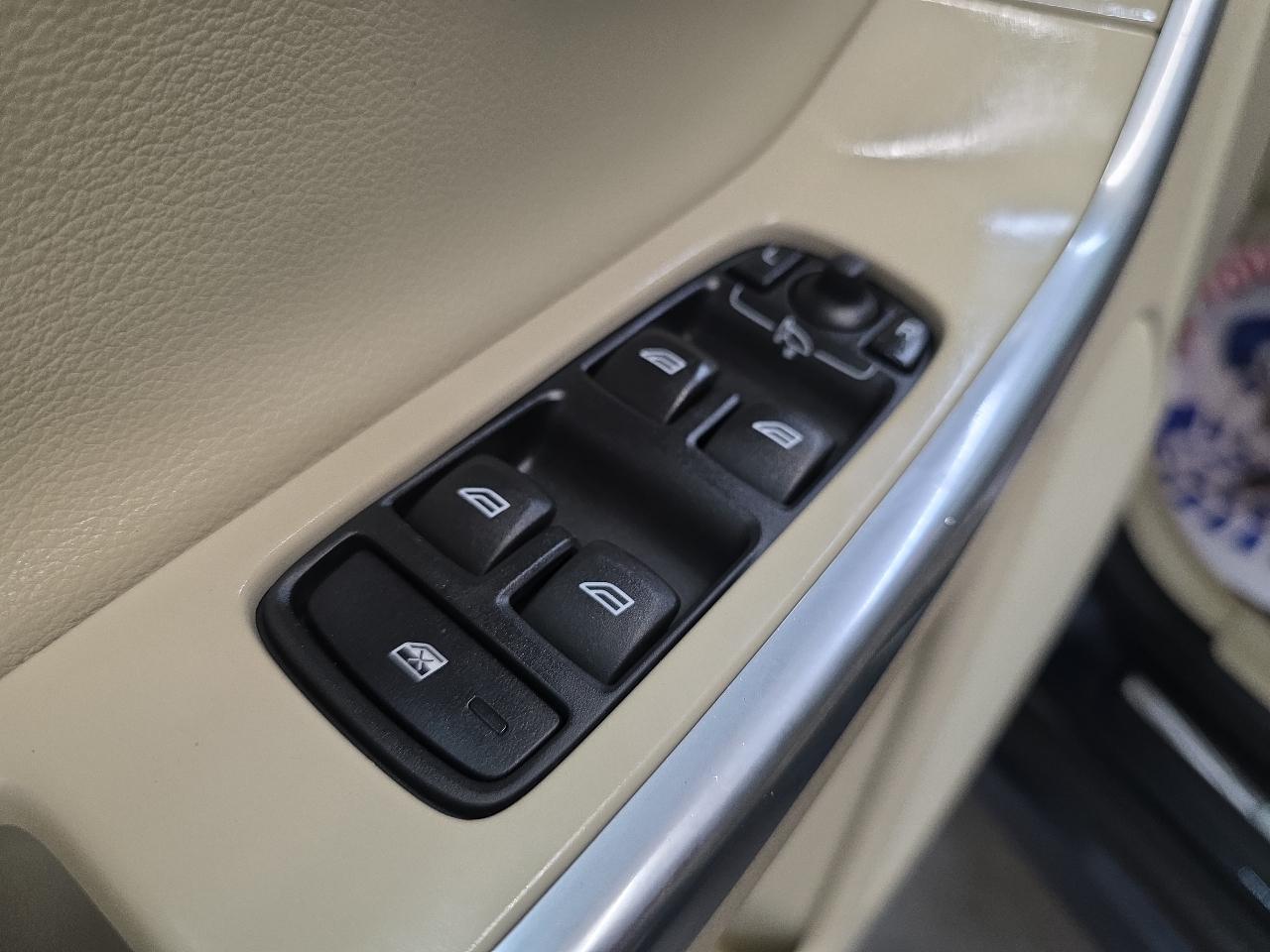 Volvo XC60 2015.5 AWD 4dr T6 2015