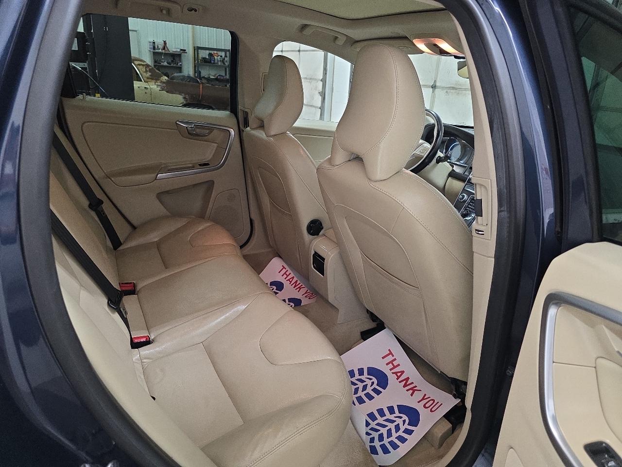 Volvo XC60 2015.5 AWD 4dr T6 2015