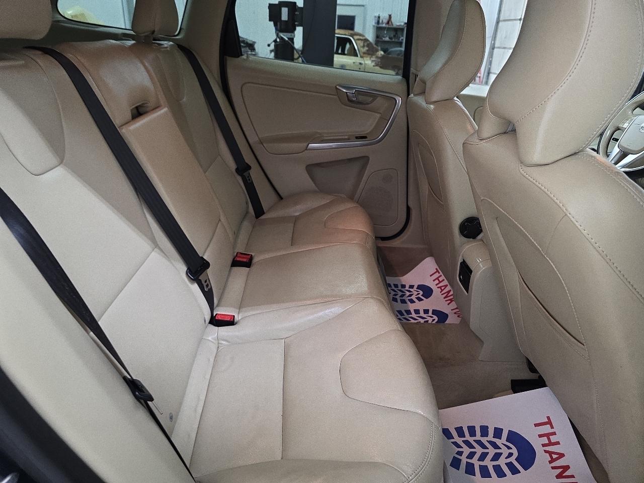 Volvo XC60 2015.5 AWD 4dr T6 2015