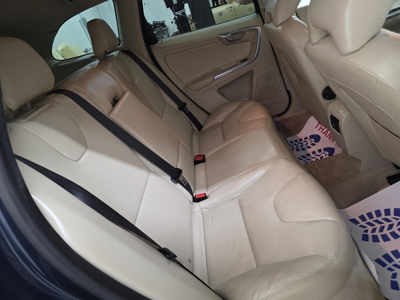 Volvo XC60 2015.5 AWD 4dr T6 2015