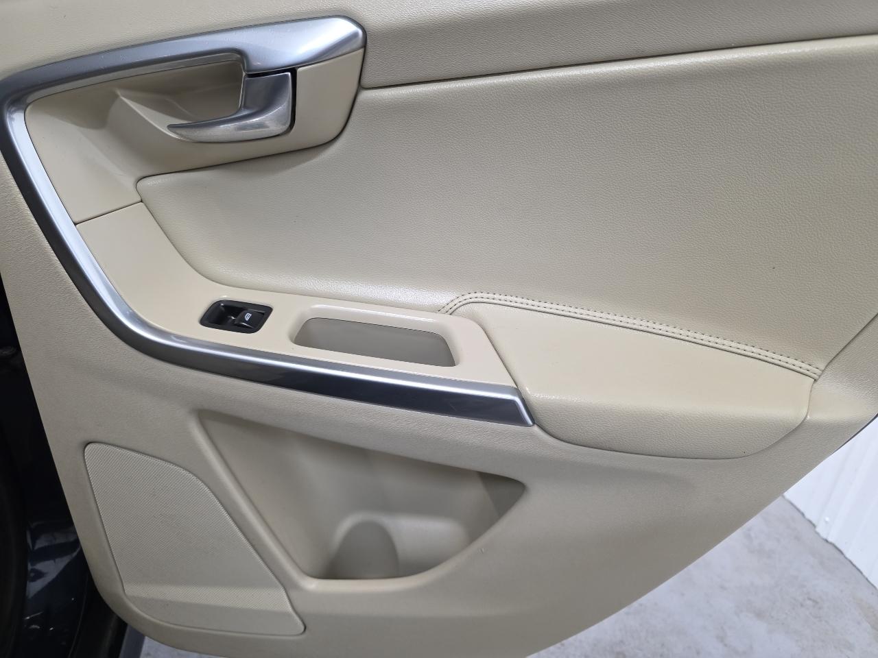 Volvo XC60 2015.5 AWD 4dr T6 2015