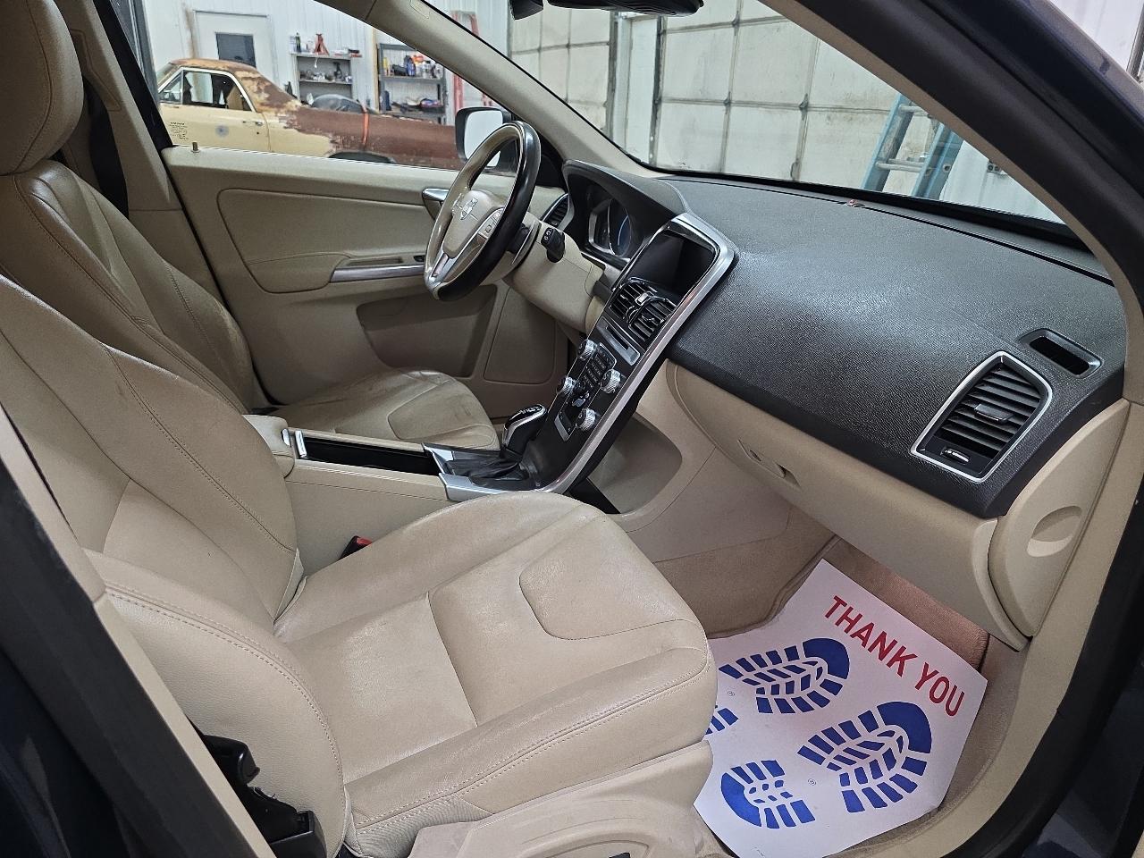 Volvo XC60 2015.5 AWD 4dr T6 2015