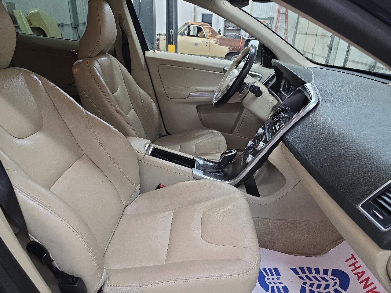 Volvo XC60 2015.5 AWD 4dr T6 2015