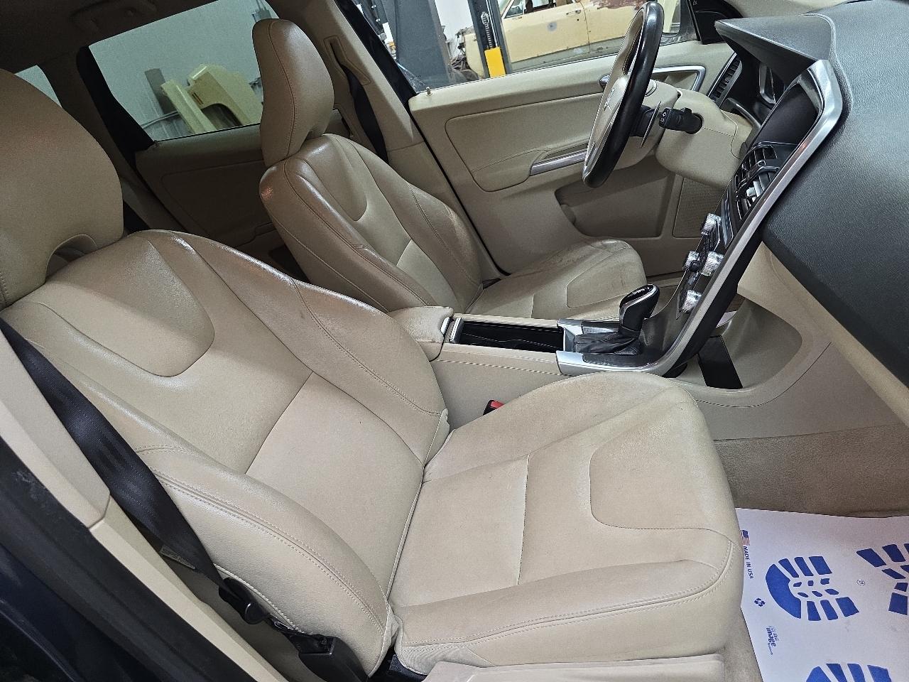 Volvo XC60 2015.5 AWD 4dr T6 2015