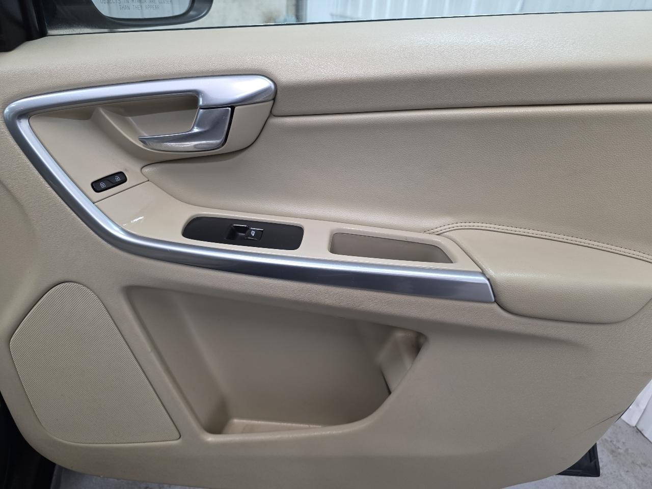 Volvo XC60 2015.5 AWD 4dr T6 2015