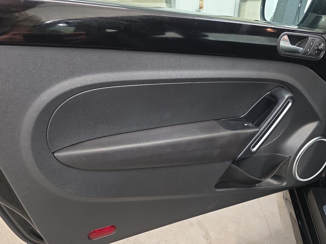 Volkswagen Beetle 2dr Cpe Auto 2.5L 2012