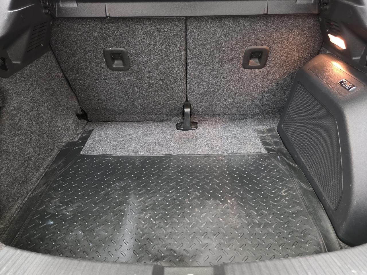 Volkswagen Beetle 2dr Cpe Auto 2.5L 2012