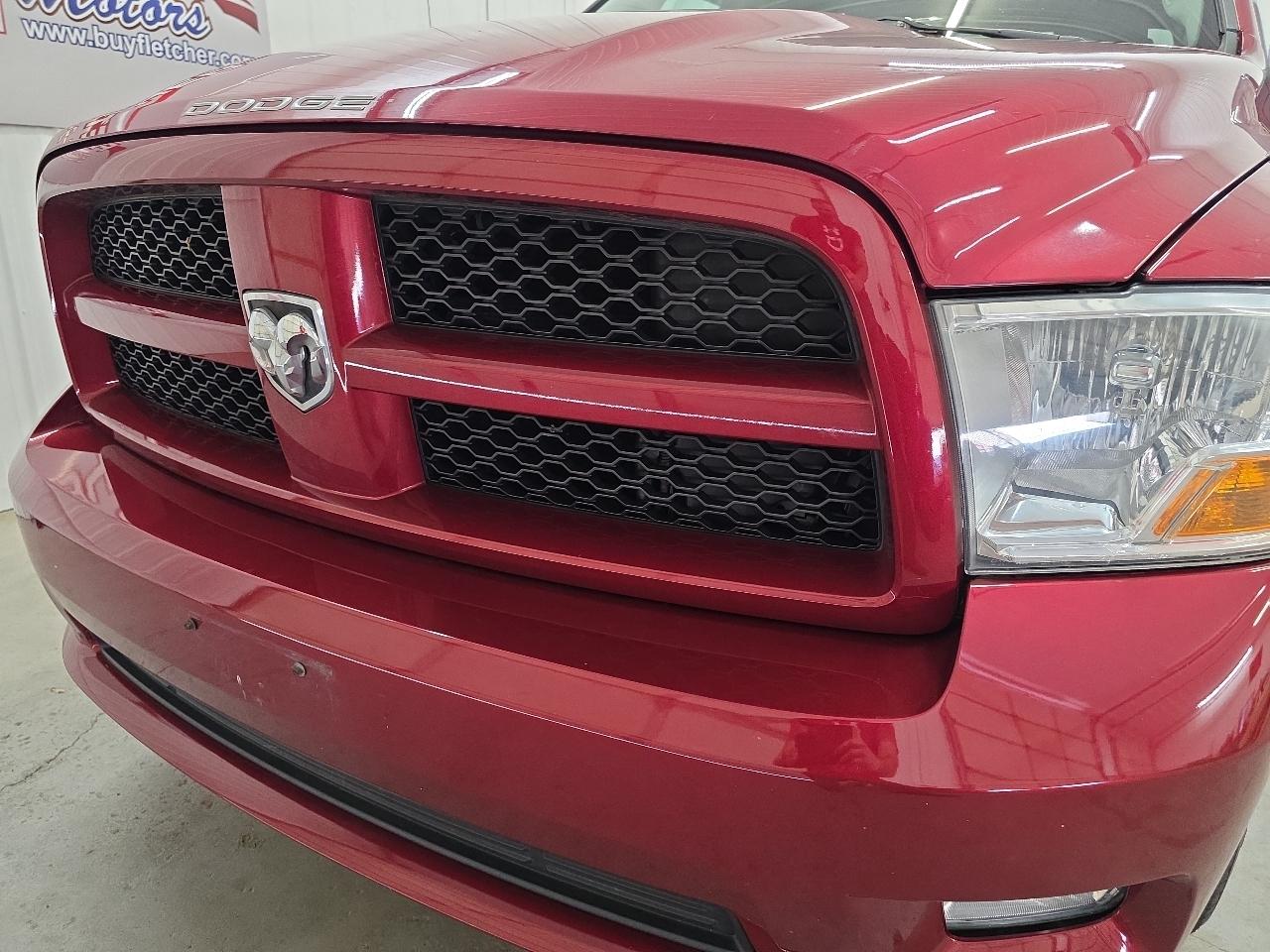 RAM 1500 4WD Crew Cab 140.5" Express 2012