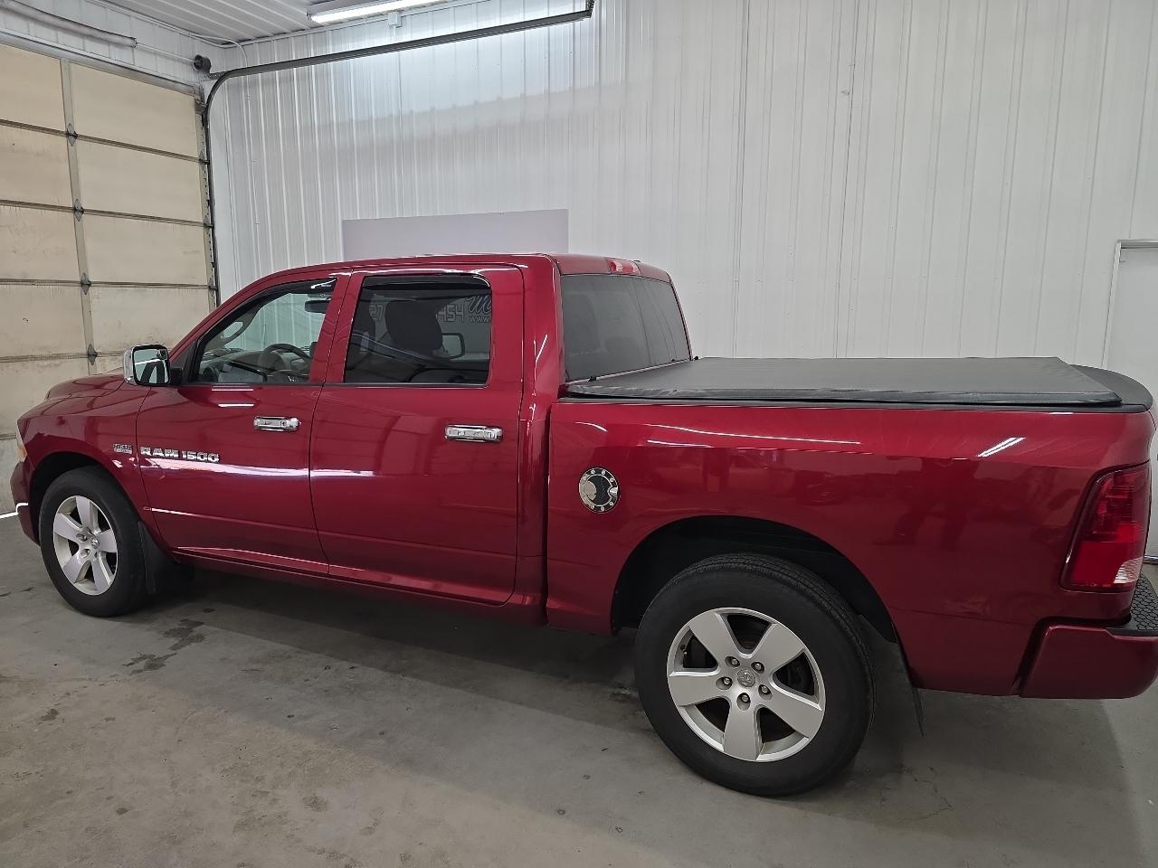RAM 1500 4WD Crew Cab 140.5" Express 2012