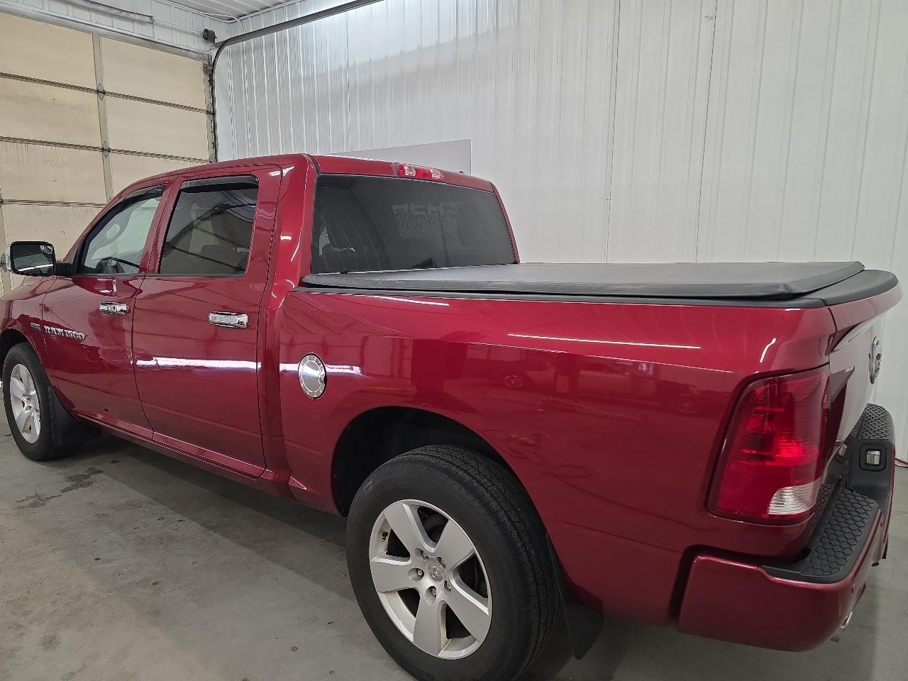 RAM 1500 4WD Crew Cab 140.5" Express 2012