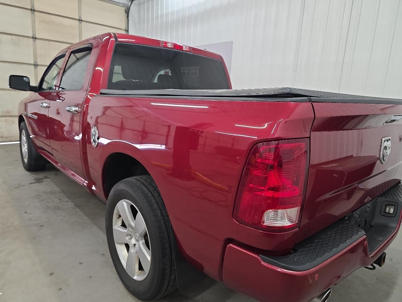 RAM 1500 4WD Crew Cab 140.5" Express 2012