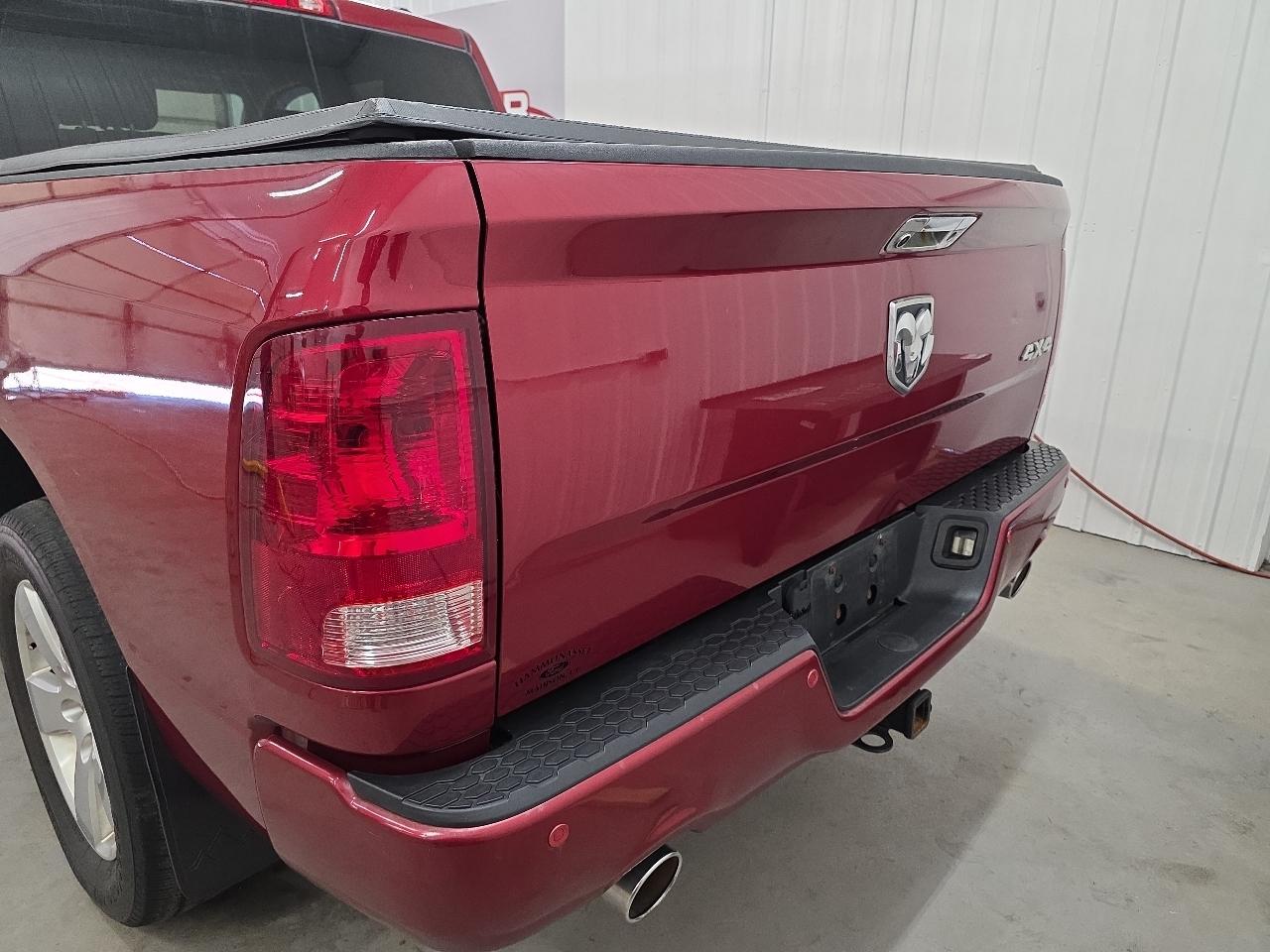 RAM 1500 4WD Crew Cab 140.5" Express 2012