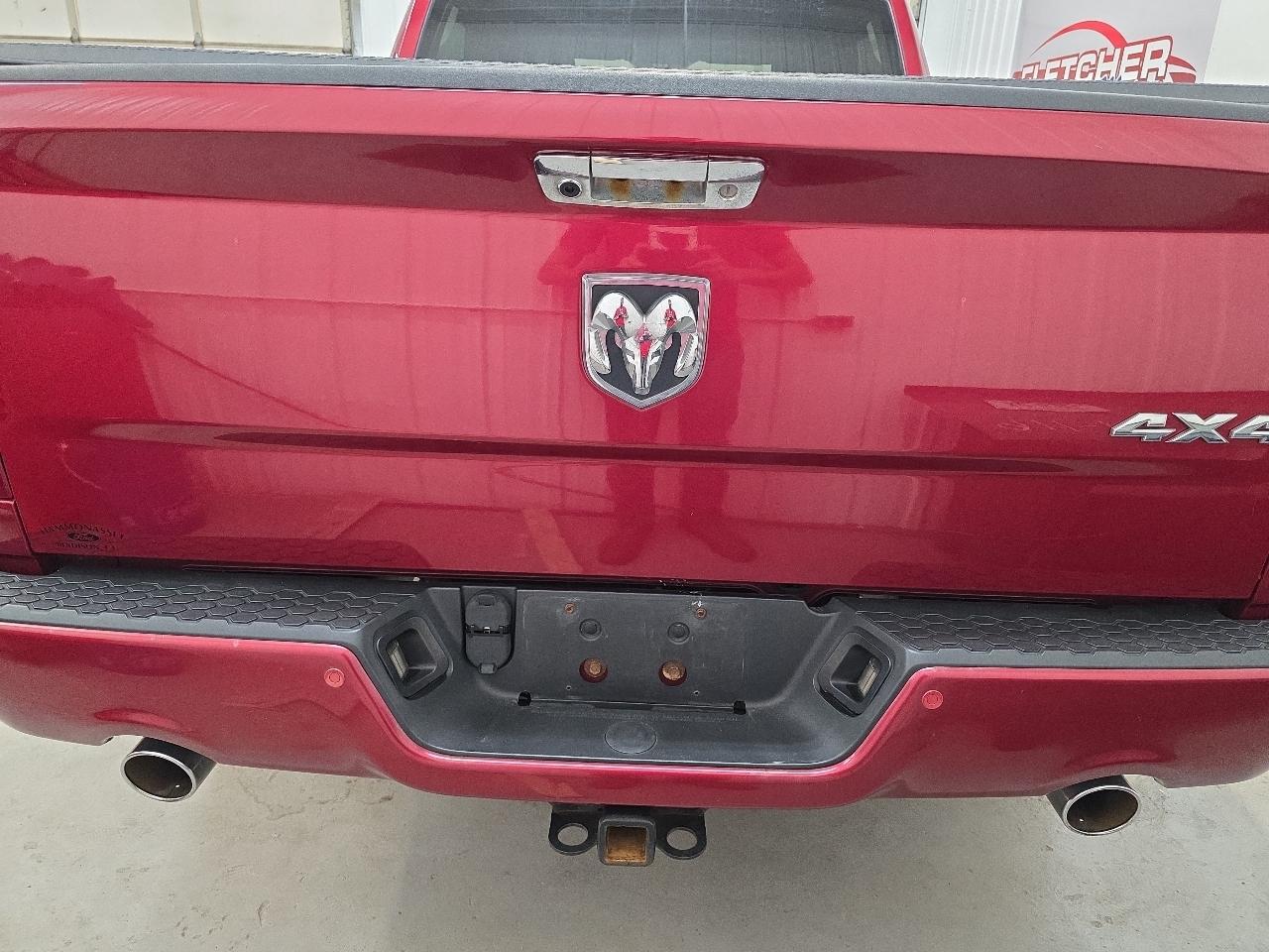 RAM 1500 4WD Crew Cab 140.5" Express 2012