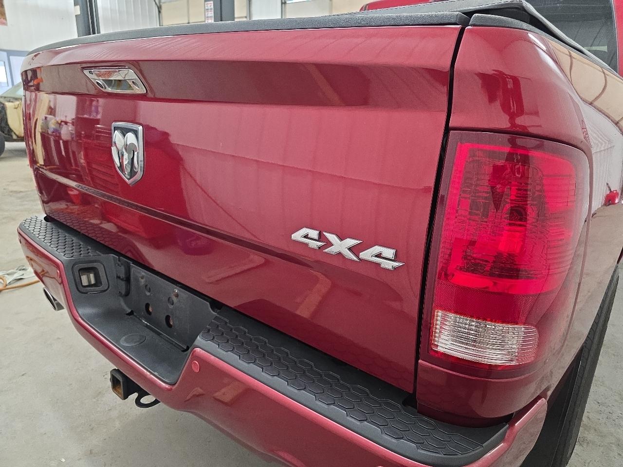 RAM 1500 4WD Crew Cab 140.5" Express 2012