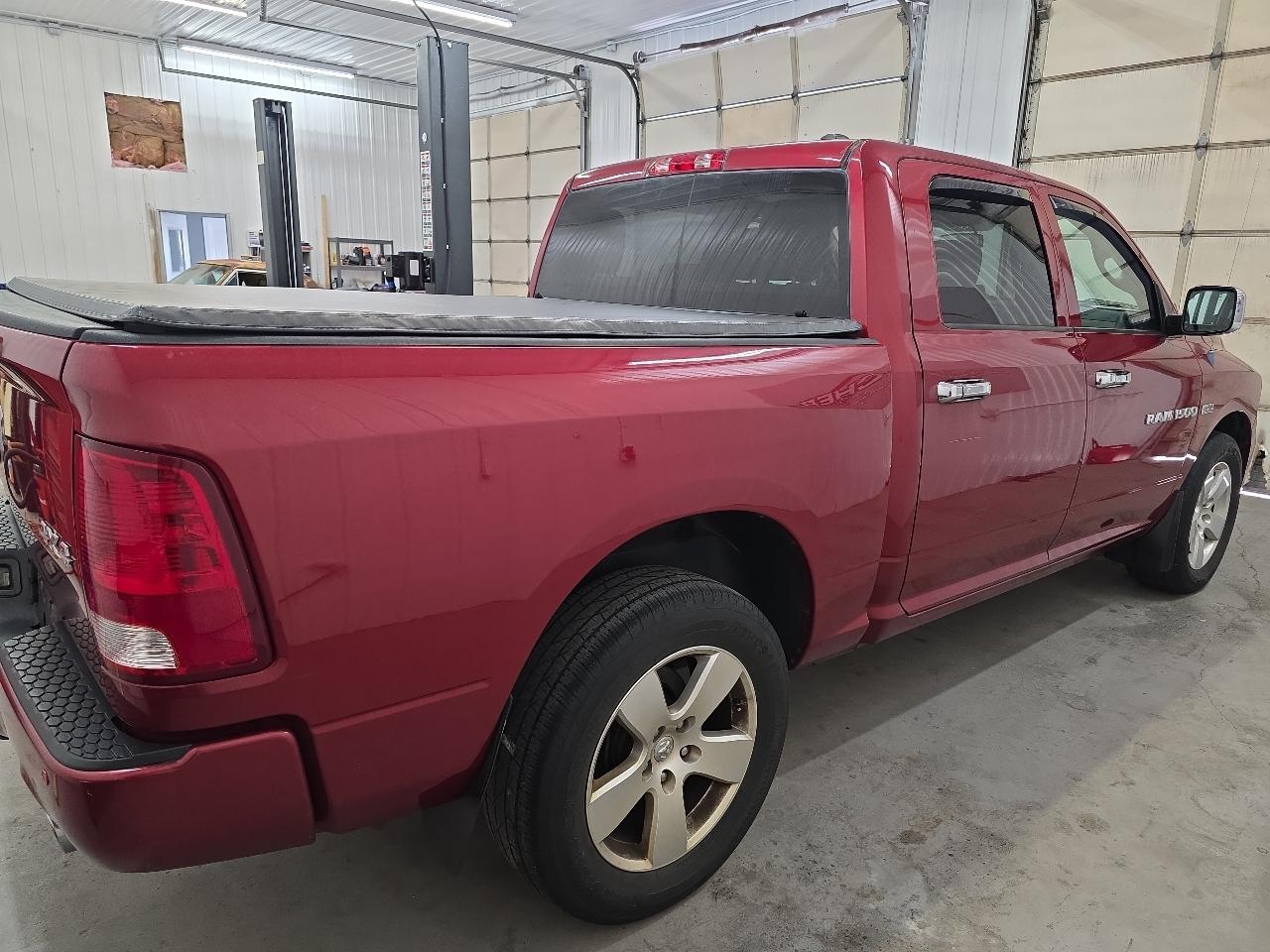 RAM 1500 4WD Crew Cab 140.5" Express 2012