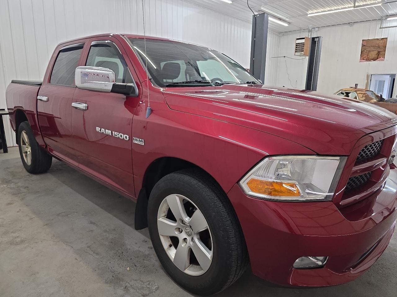 RAM 1500 4WD Crew Cab 140.5" Express 2012