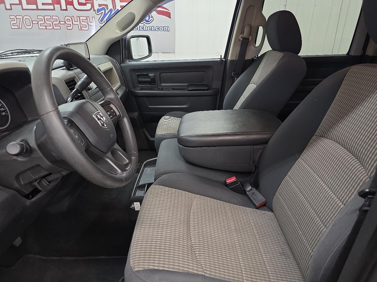 RAM 1500 4WD Crew Cab 140.5" Express 2012