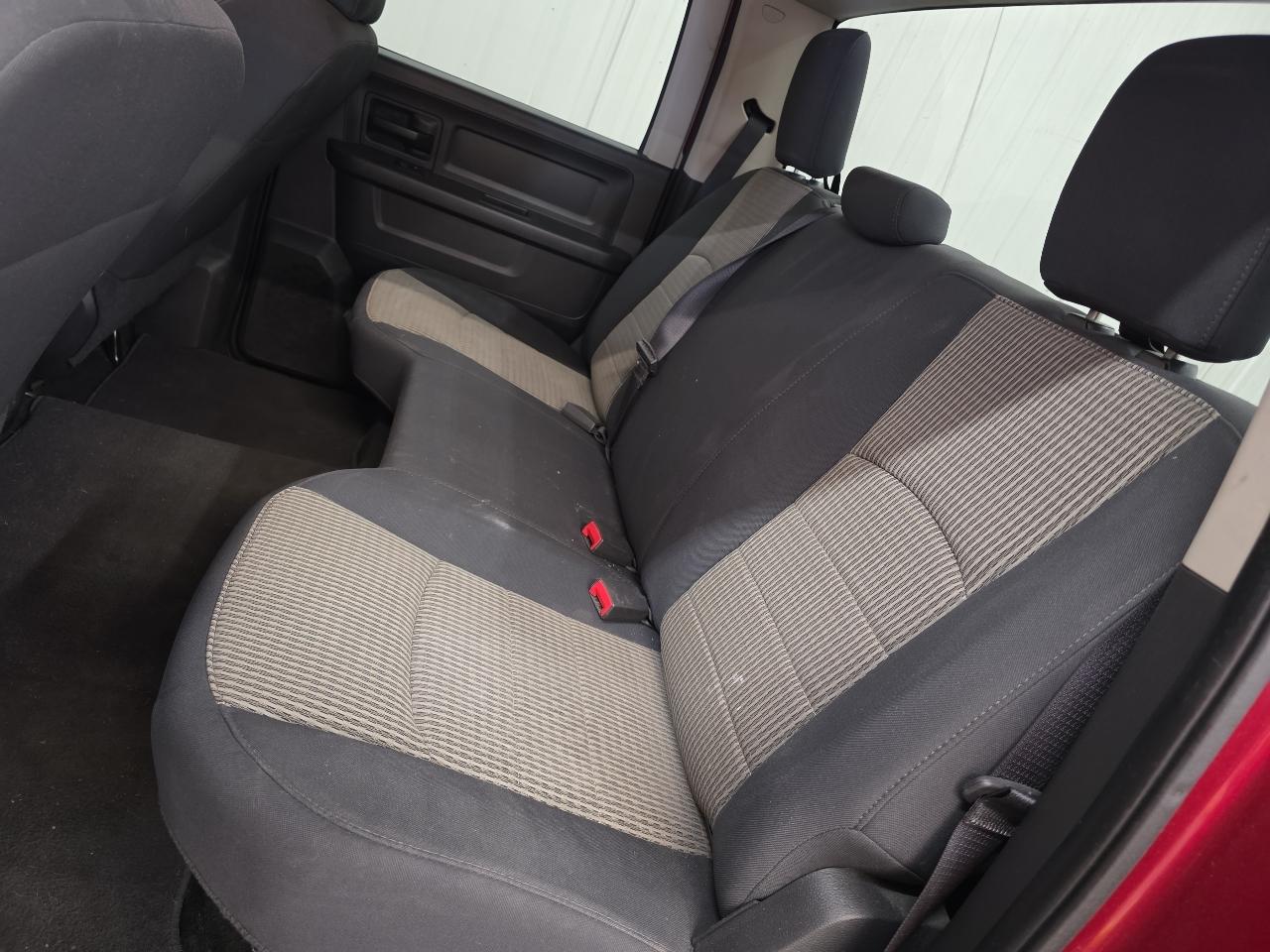 RAM 1500 4WD Crew Cab 140.5" Express 2012