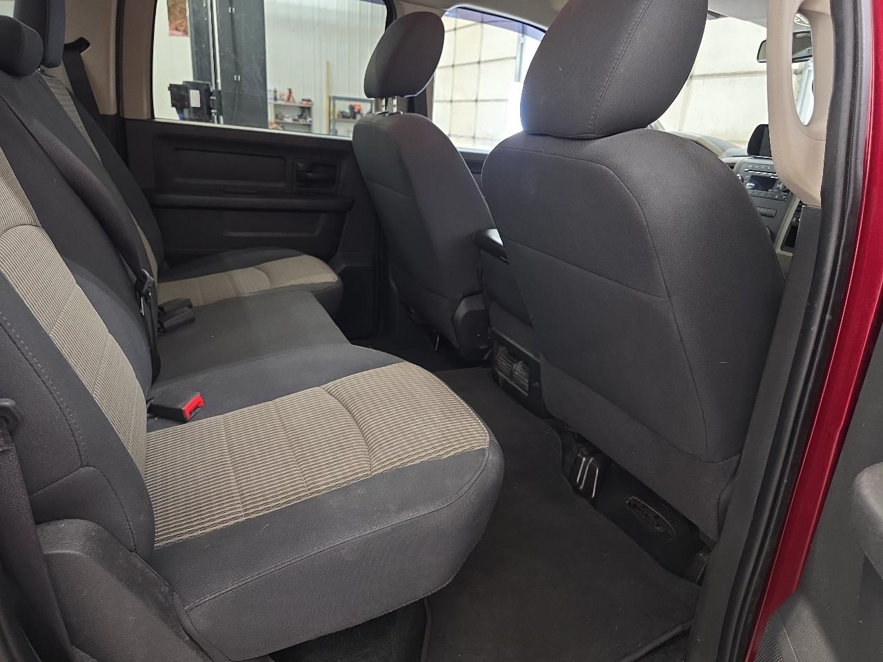 RAM 1500 4WD Crew Cab 140.5" Express 2012