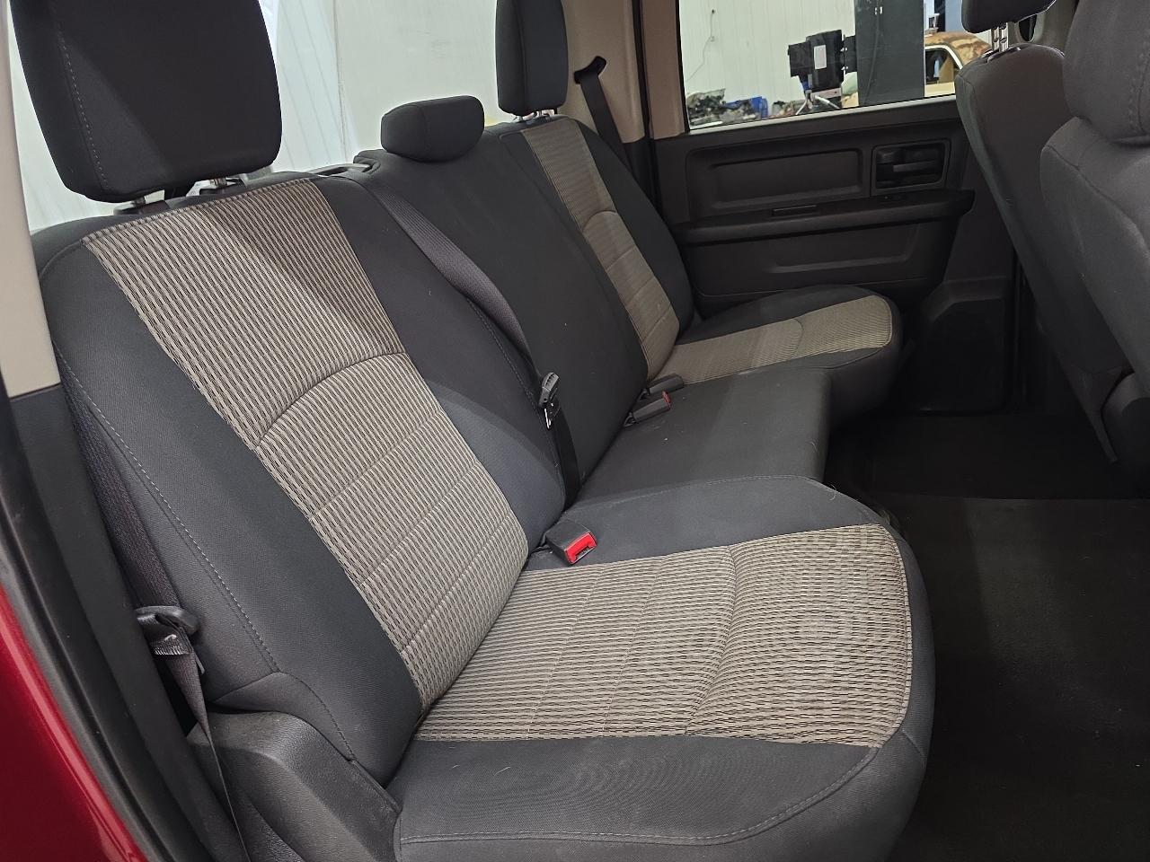 RAM 1500 4WD Crew Cab 140.5" Express 2012