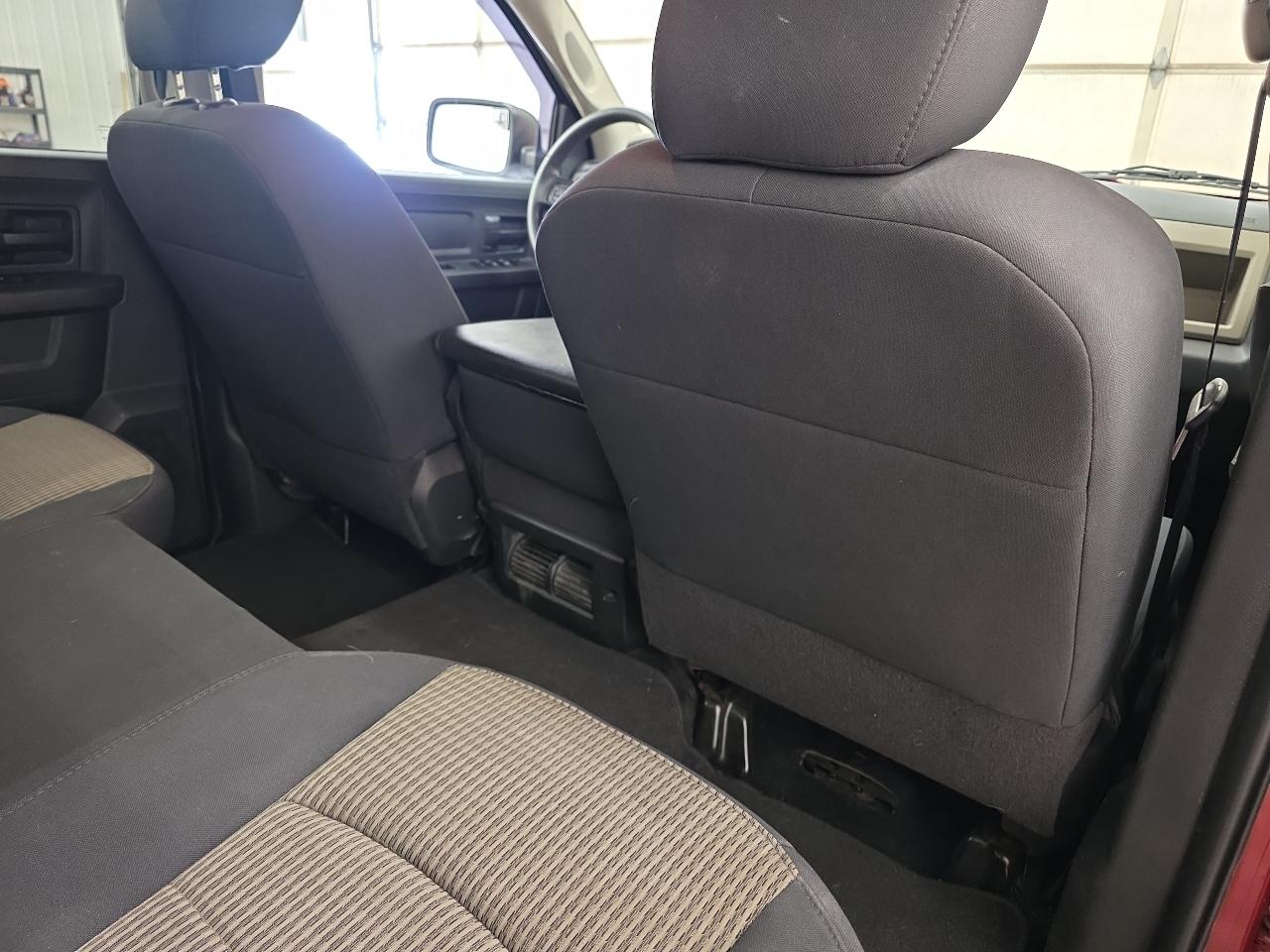 RAM 1500 4WD Crew Cab 140.5" Express 2012