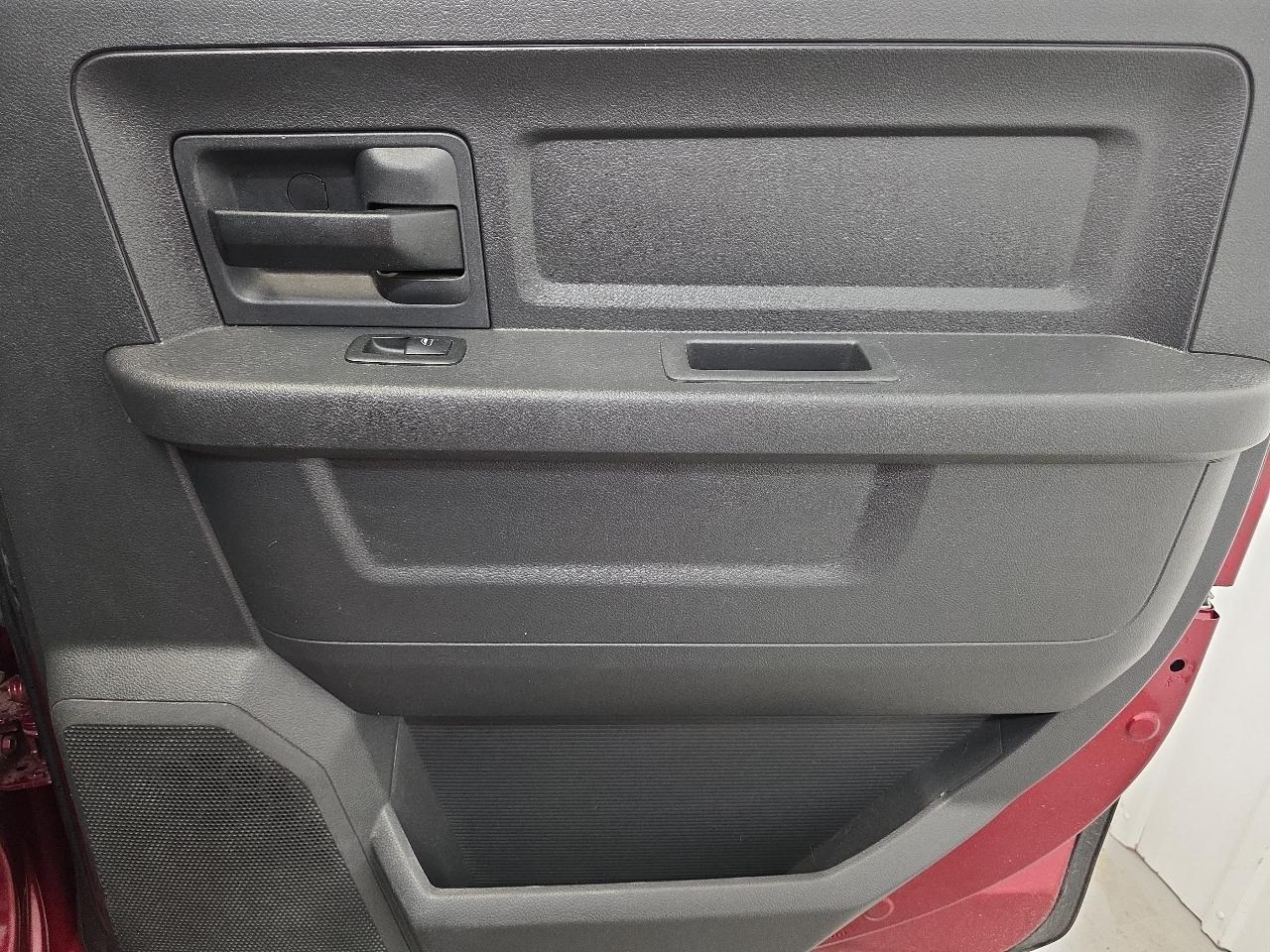 RAM 1500 4WD Crew Cab 140.5" Express 2012