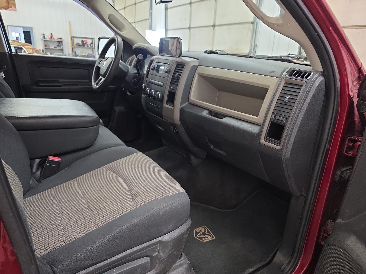 RAM 1500 4WD Crew Cab 140.5" Express 2012