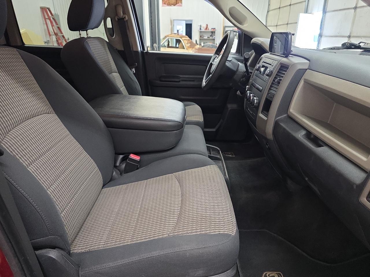 RAM 1500 4WD Crew Cab 140.5" Express 2012