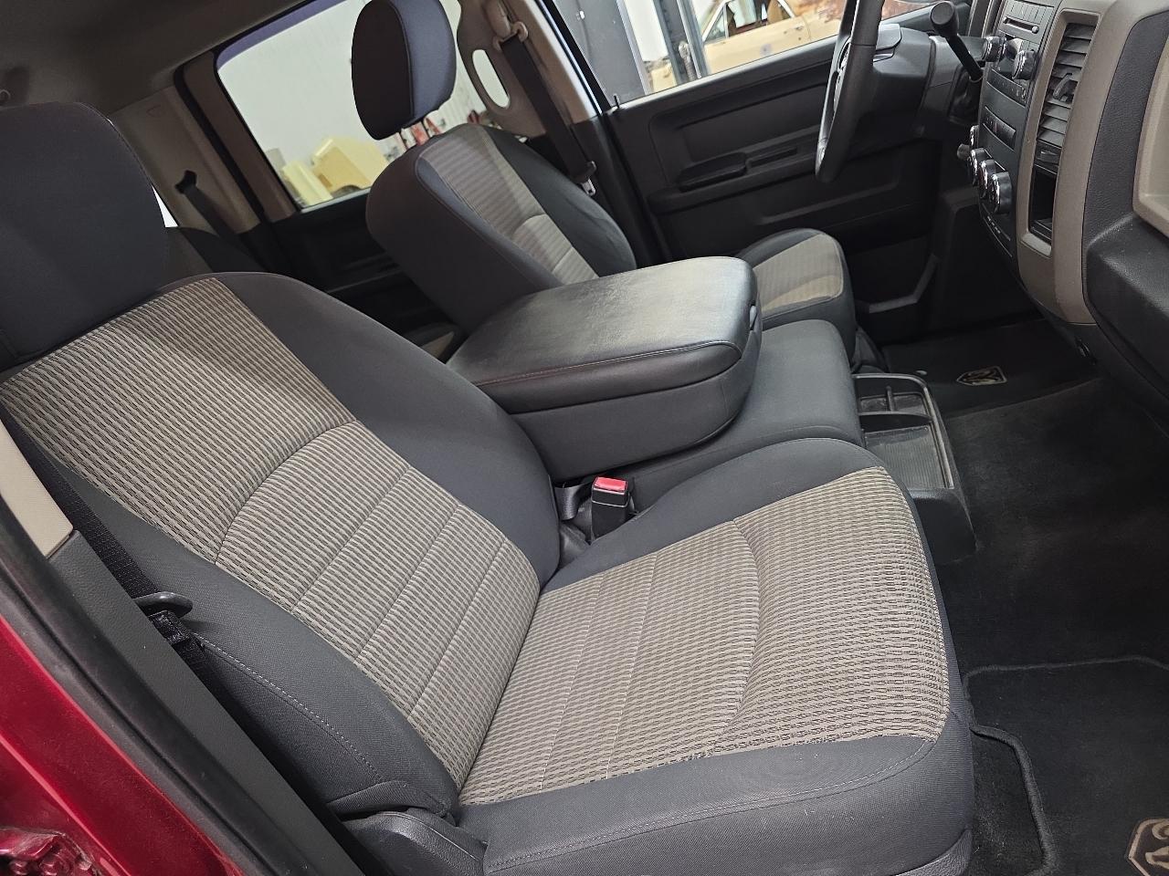 RAM 1500 4WD Crew Cab 140.5" Express 2012
